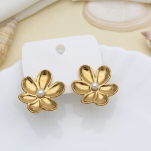 pearl floral earring rs.350